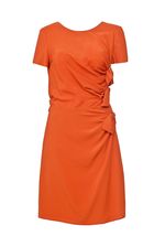 Добрый день! Интересующее Вас платье GUCCI имеет длину 102 см.С уважением Служба поддержки клиентов Justmoda