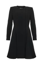 Здравствуйте!Данная модель пальто Leticia Milano 40 го размера больше подходит на 40-42 российский.